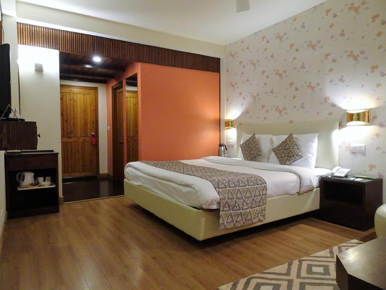 Honeymoon Inn Шимла Екстериор снимка