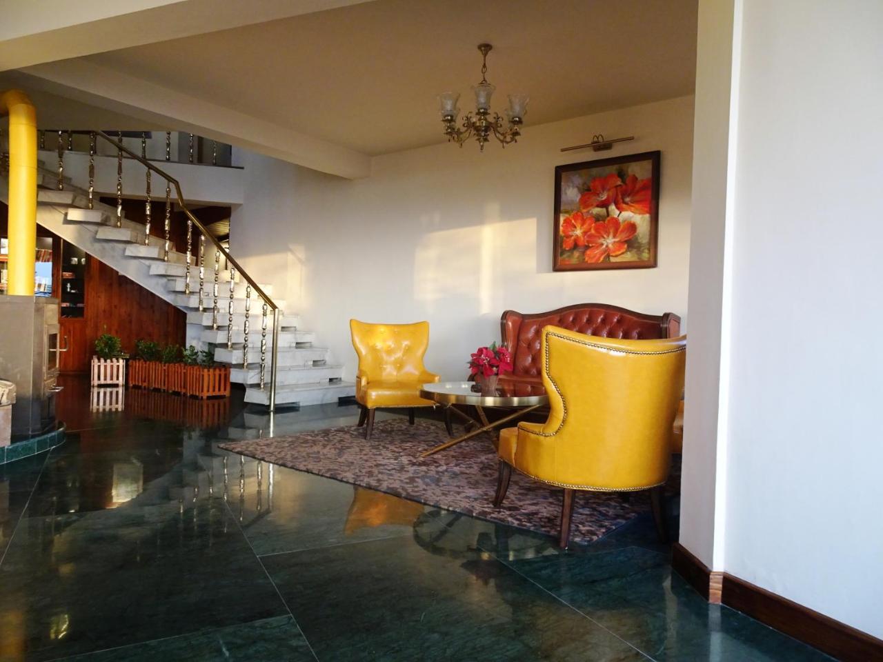 Honeymoon Inn Шимла Екстериор снимка